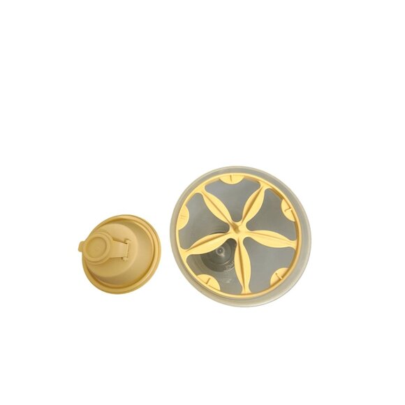 Vintage Tupperware Shaker Cup With Lid Cream Yellow & Clear - Picture 2 of 2